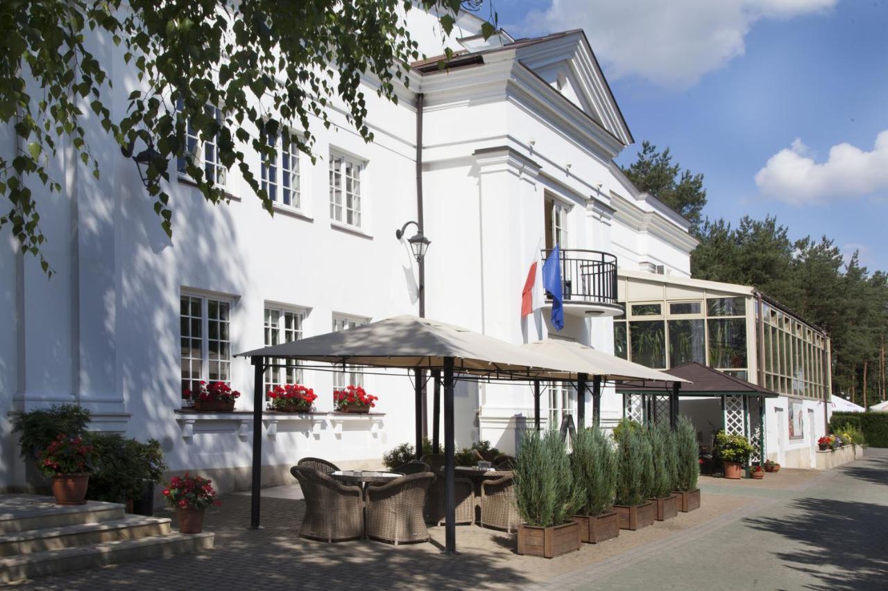 Klub Sosnowy Hotel Varşovia Exterior foto